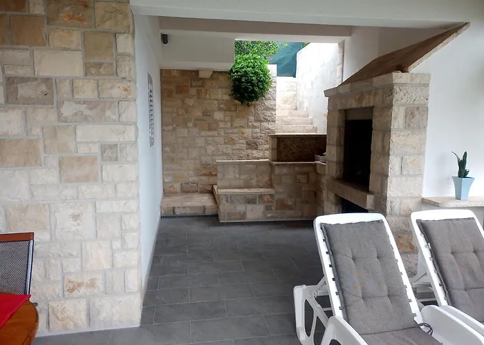 Contessa Robinson House