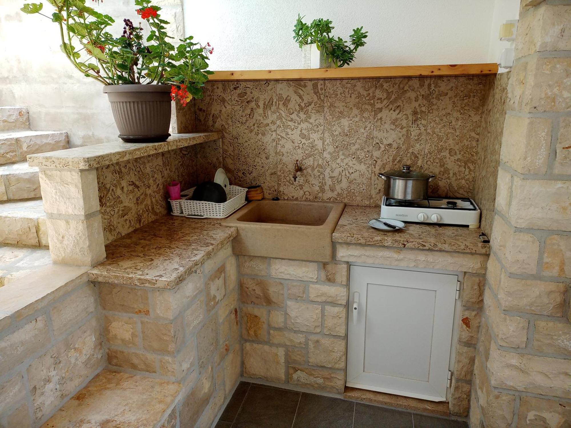 Contessa Robinson House *