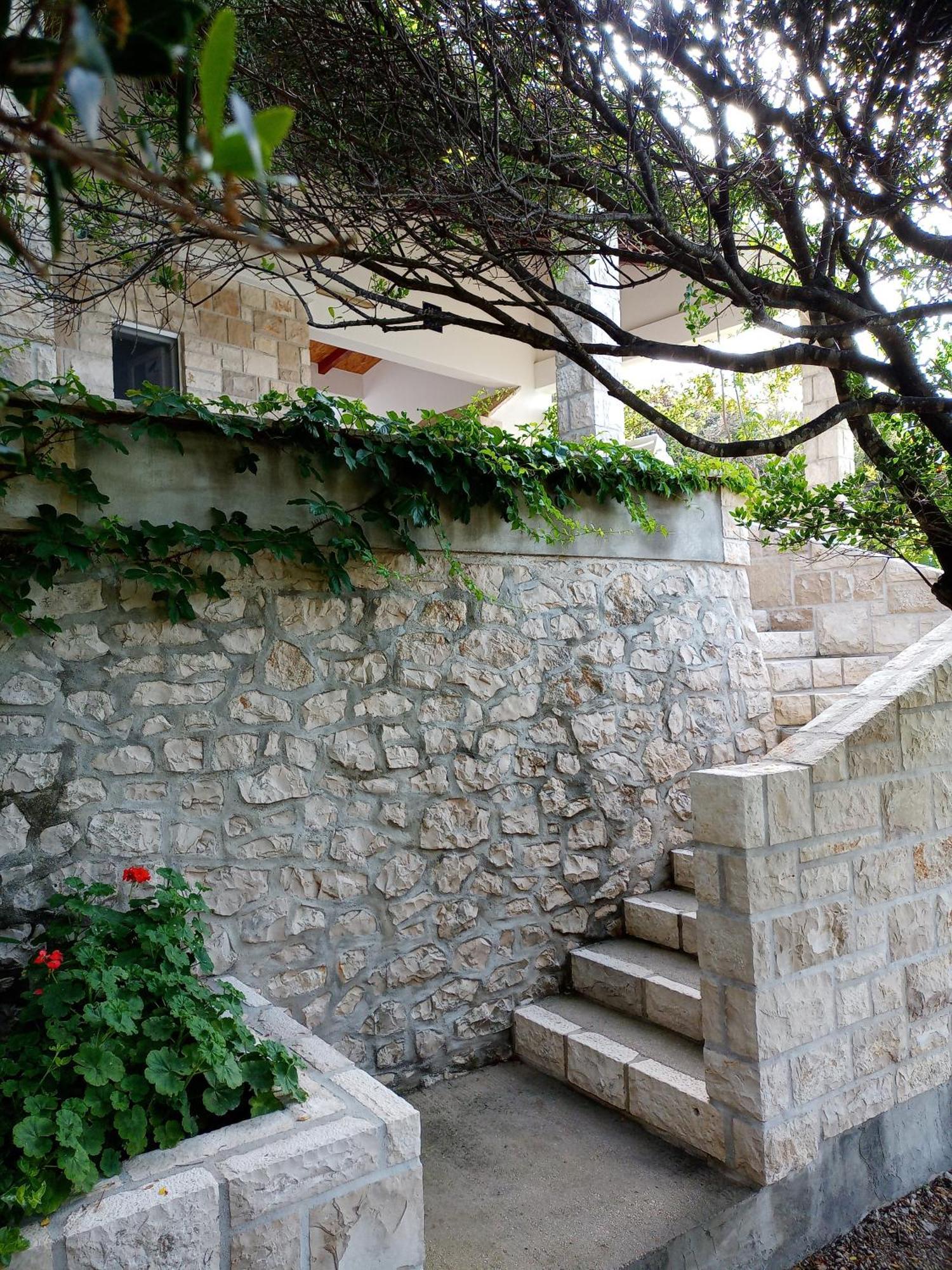 Contessa Robinson House